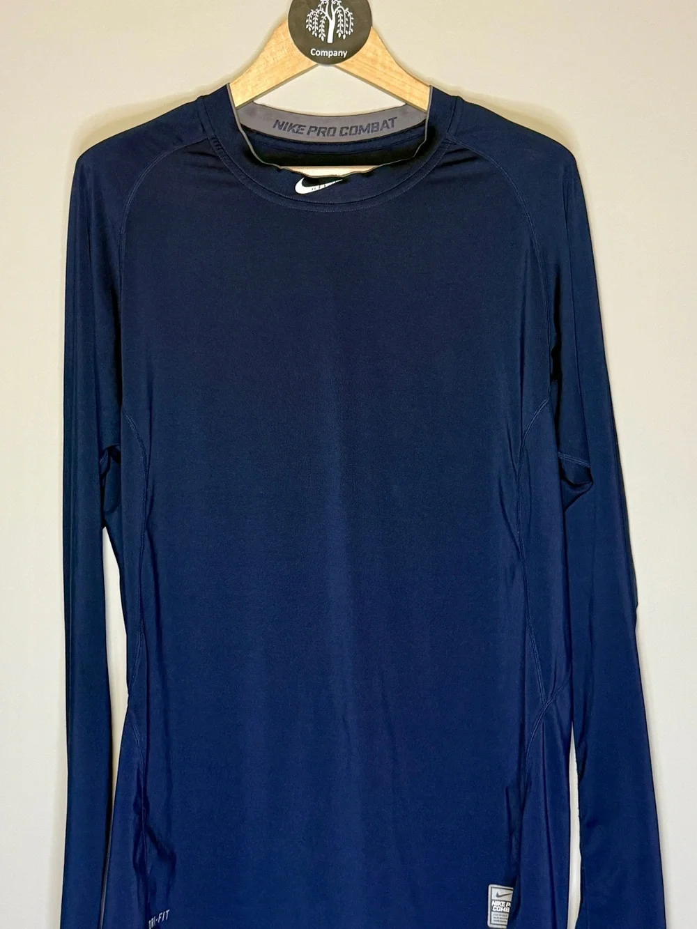 Nike Men’s Long Sleeve Performance Top in Navy Blue